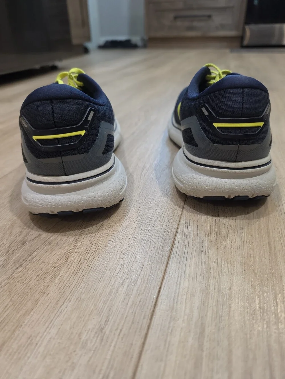 Brooks Ghost 15 Men's Running Shoes Navy Neon Yellow Size 11.5 D